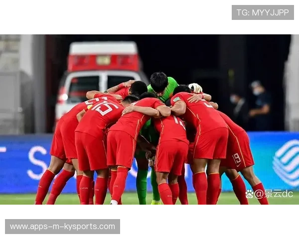 国足队员比赛坚韧拼搏，不畏艰难，国足激励